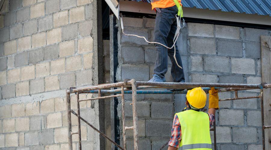 Expert Emergency Roof Repairs services in Moorhead, MN